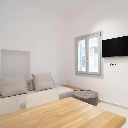 Minimal House In The Heart Of Paroikia Páros
