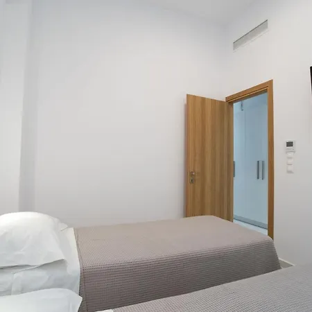 Minimal House In The Heart Of Paroikia *